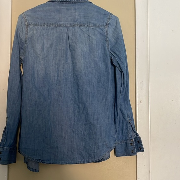 Medium wash button down shirt - Picture 3 of 4